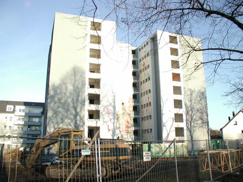 Abriss Hochaus Koeln Vingst 08.JPG